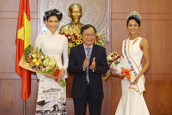 HHen Niê và hai Á hậu đọ sắc cùng Miss Universe 2008 Dayana Mendoza